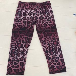 Onzie leopard print high waist cropped legging
